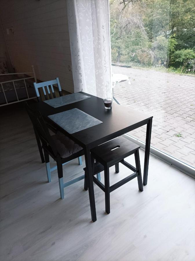 Kleine Ferienwohnung Mit Terrasse Am Waldrand 쇠나우 외부 사진